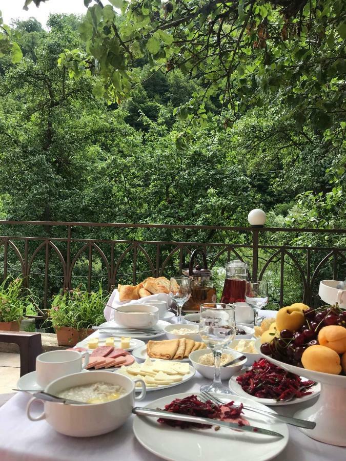 Ariana Family Hotel Dilijan Exterior photo