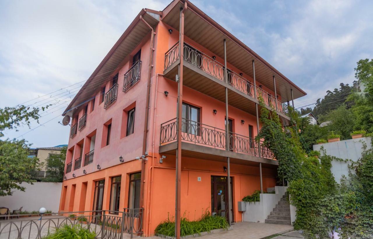 Ariana Family Hotel Dilijan Exterior photo