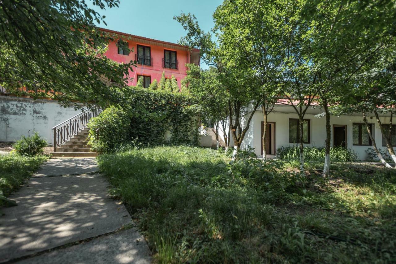 Ariana Family Hotel Dilijan Exterior photo