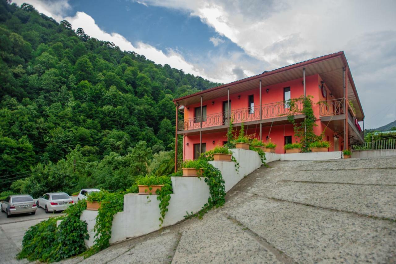 Ariana Family Hotel Dilijan Exterior photo