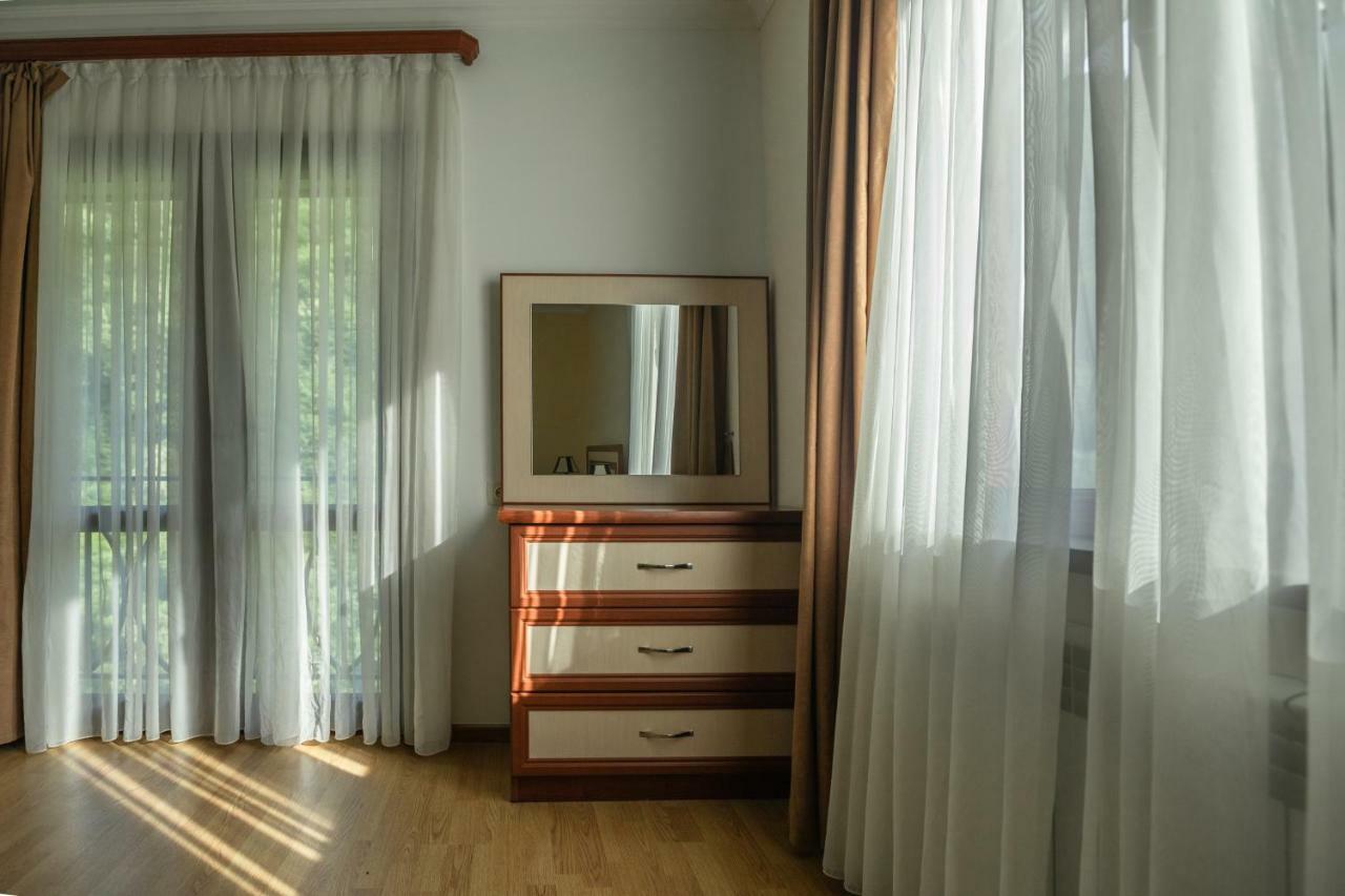 Ariana Family Hotel Dilijan Exterior photo