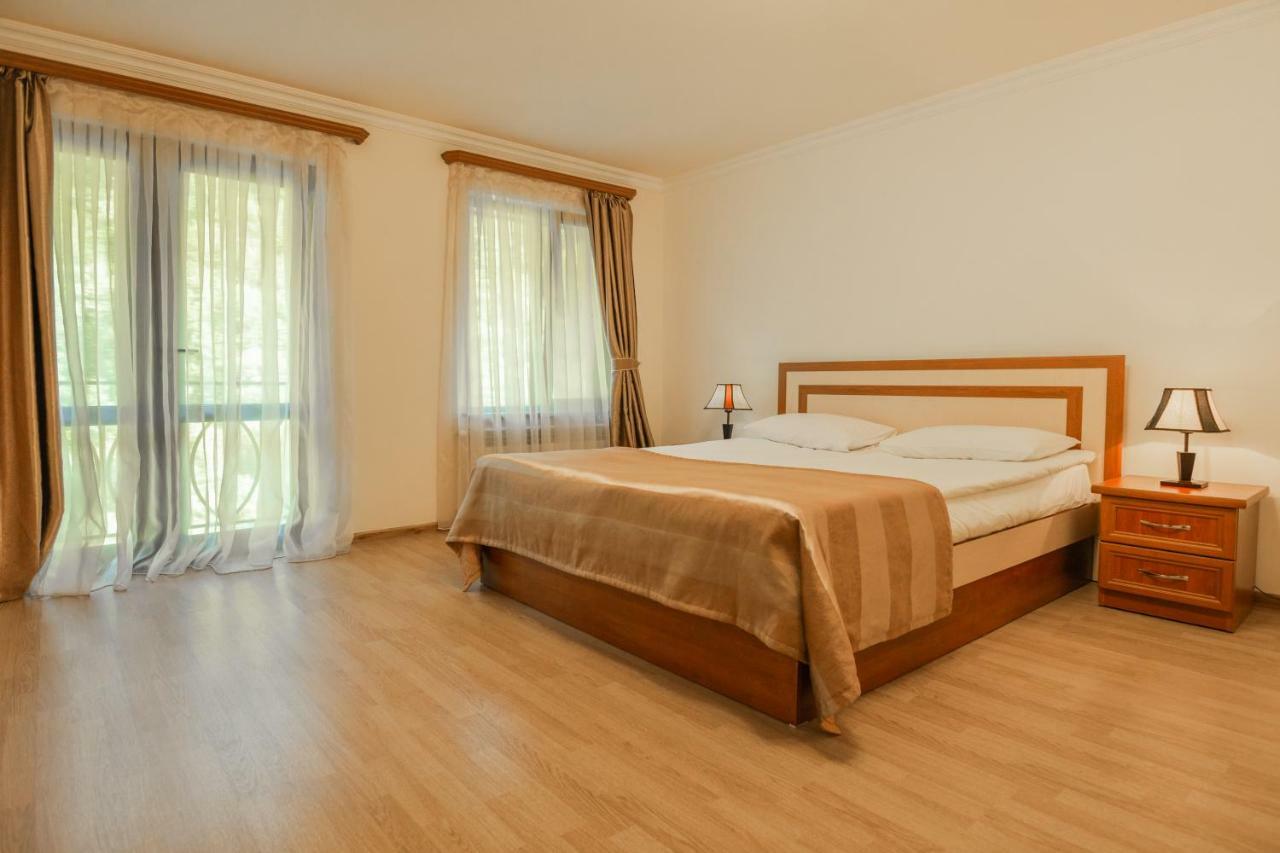 Ariana Family Hotel Dilijan Exterior photo