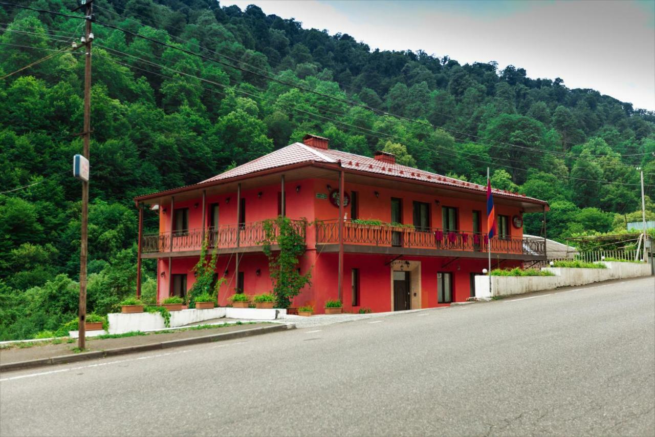 Ariana Family Hotel Dilijan Exterior photo