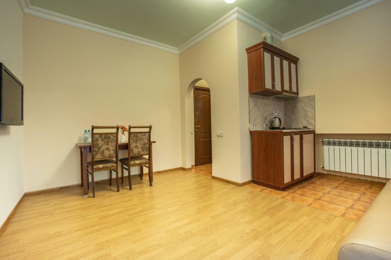 Ariana Family Hotel Dilijan Exterior photo