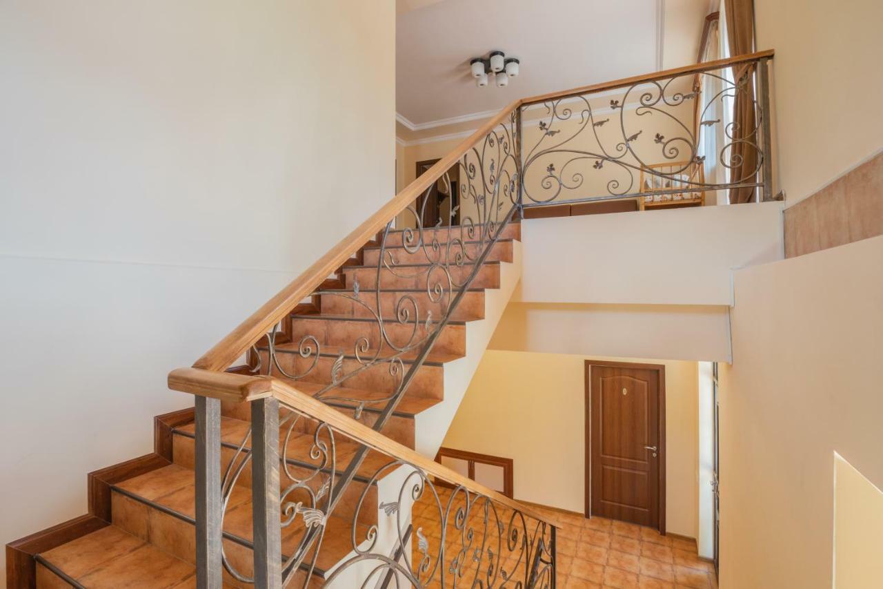 Ariana Family Hotel Dilijan Exterior photo