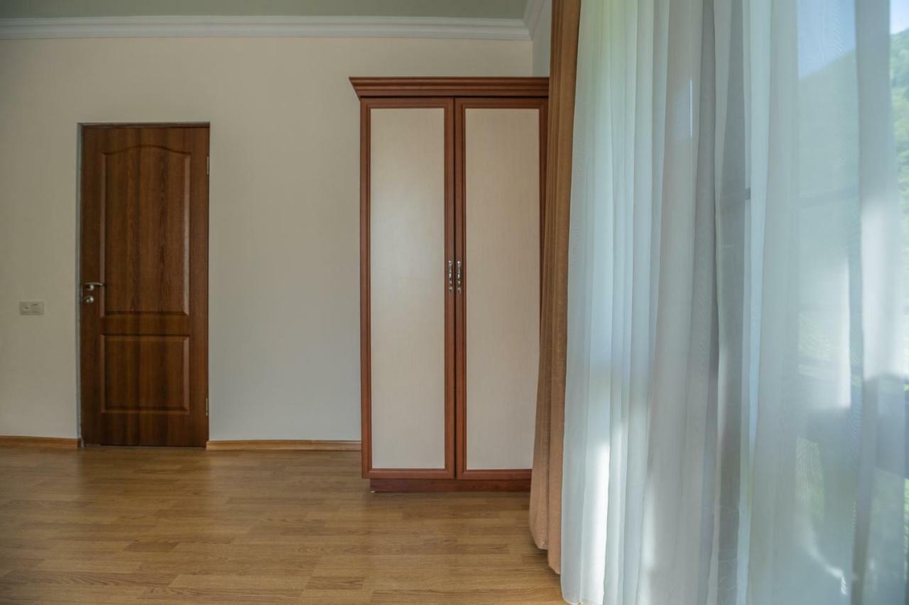 Ariana Family Hotel Dilijan Exterior photo