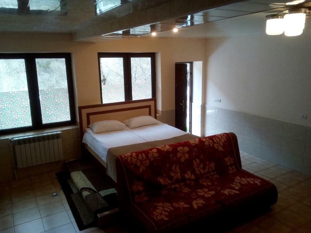 Ariana Family Hotel Dilijan Exterior photo